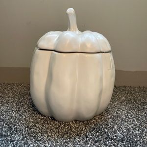 Pumpkin tureen or cookie jar guc